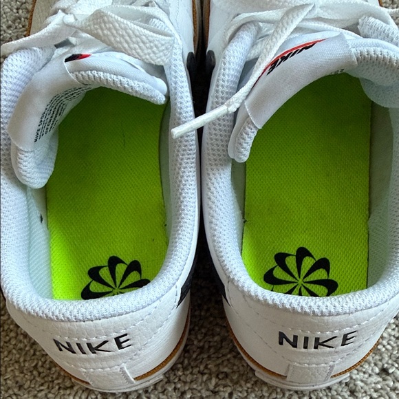 Nike Woman’s White and Tan Sneakers - Picture 4 of 10